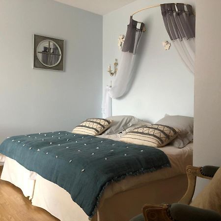 Le Cedre Bleu Bed & Breakfast Grosrouvre Eksteriør bilde