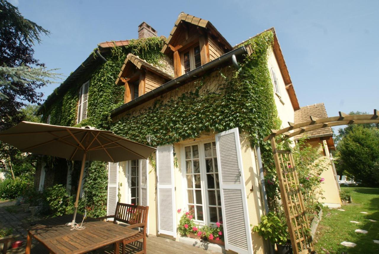 Le Cedre Bleu Bed & Breakfast Grosrouvre Eksteriør bilde