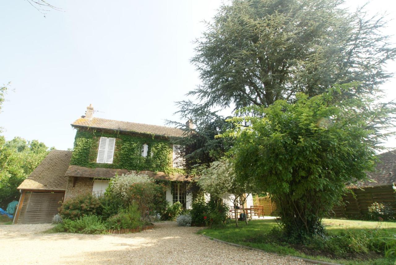 Le Cedre Bleu Bed & Breakfast Grosrouvre Eksteriør bilde