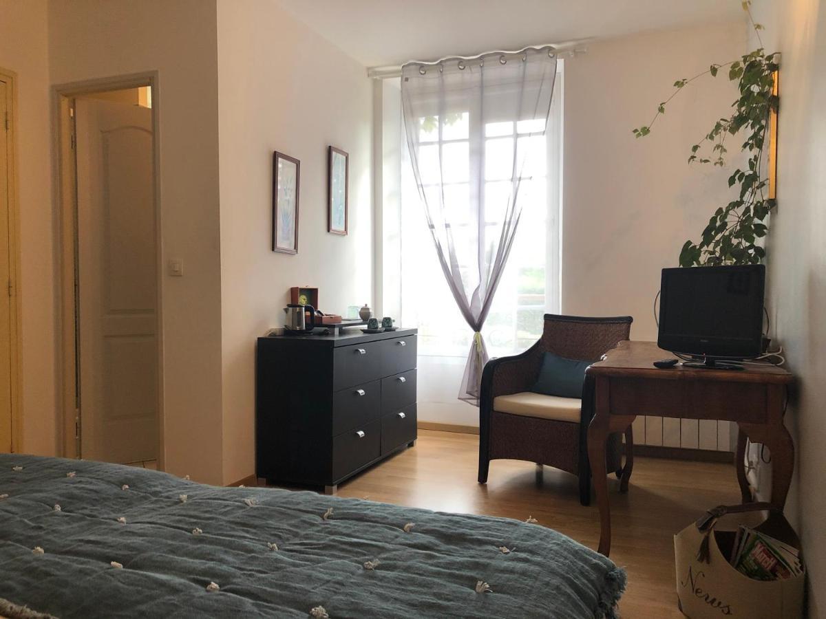 Le Cedre Bleu Bed & Breakfast Grosrouvre Eksteriør bilde