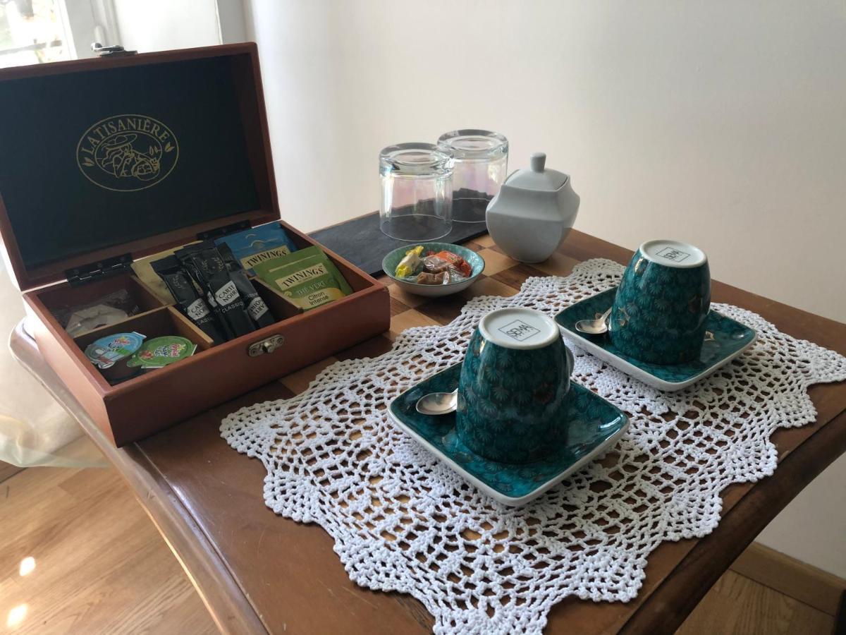 Le Cedre Bleu Bed & Breakfast Grosrouvre Eksteriør bilde