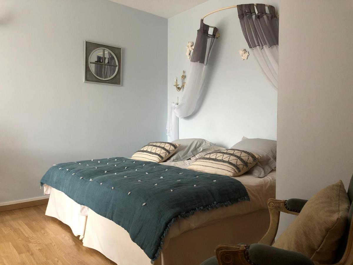 Le Cedre Bleu Bed & Breakfast Grosrouvre Eksteriør bilde