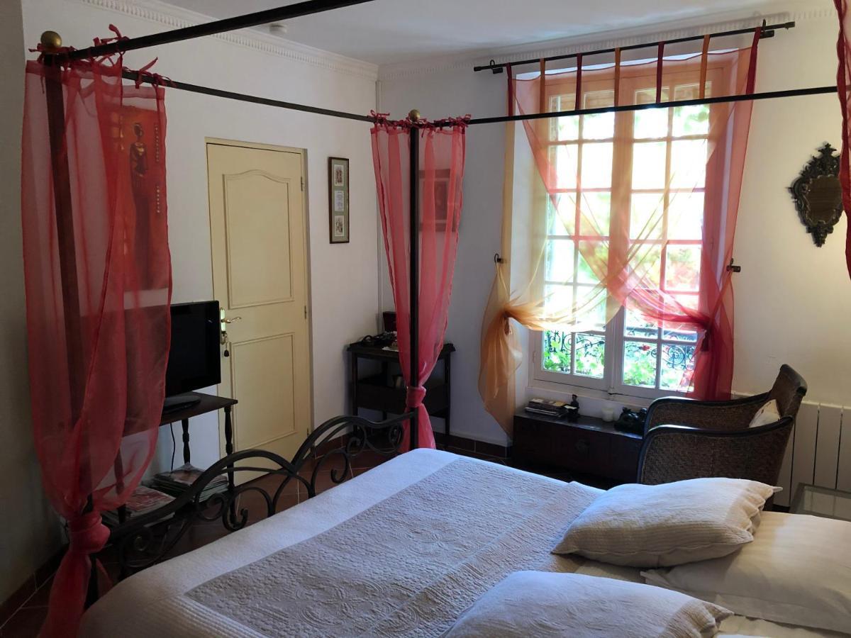 Le Cedre Bleu Bed & Breakfast Grosrouvre Eksteriør bilde